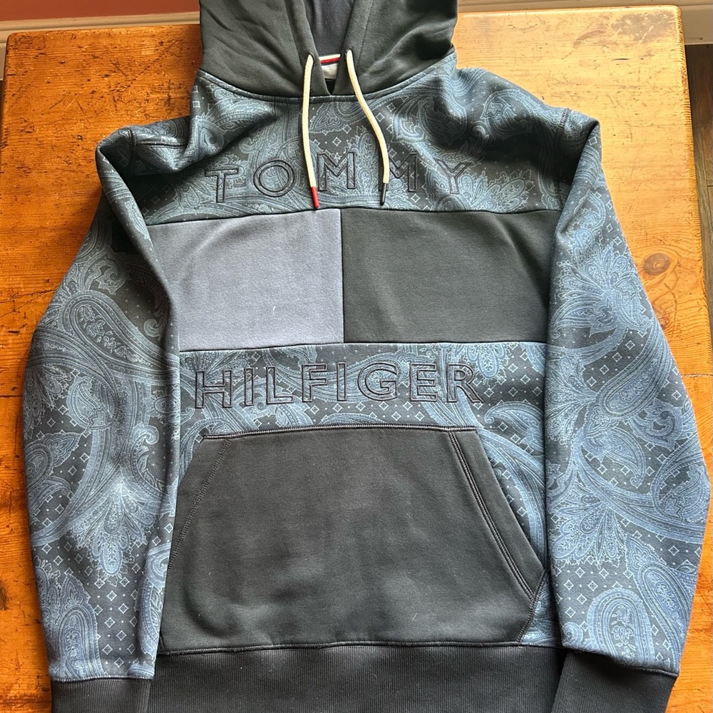 Tommy Hilfiger Men's Paisley Blue and Black Hoodie